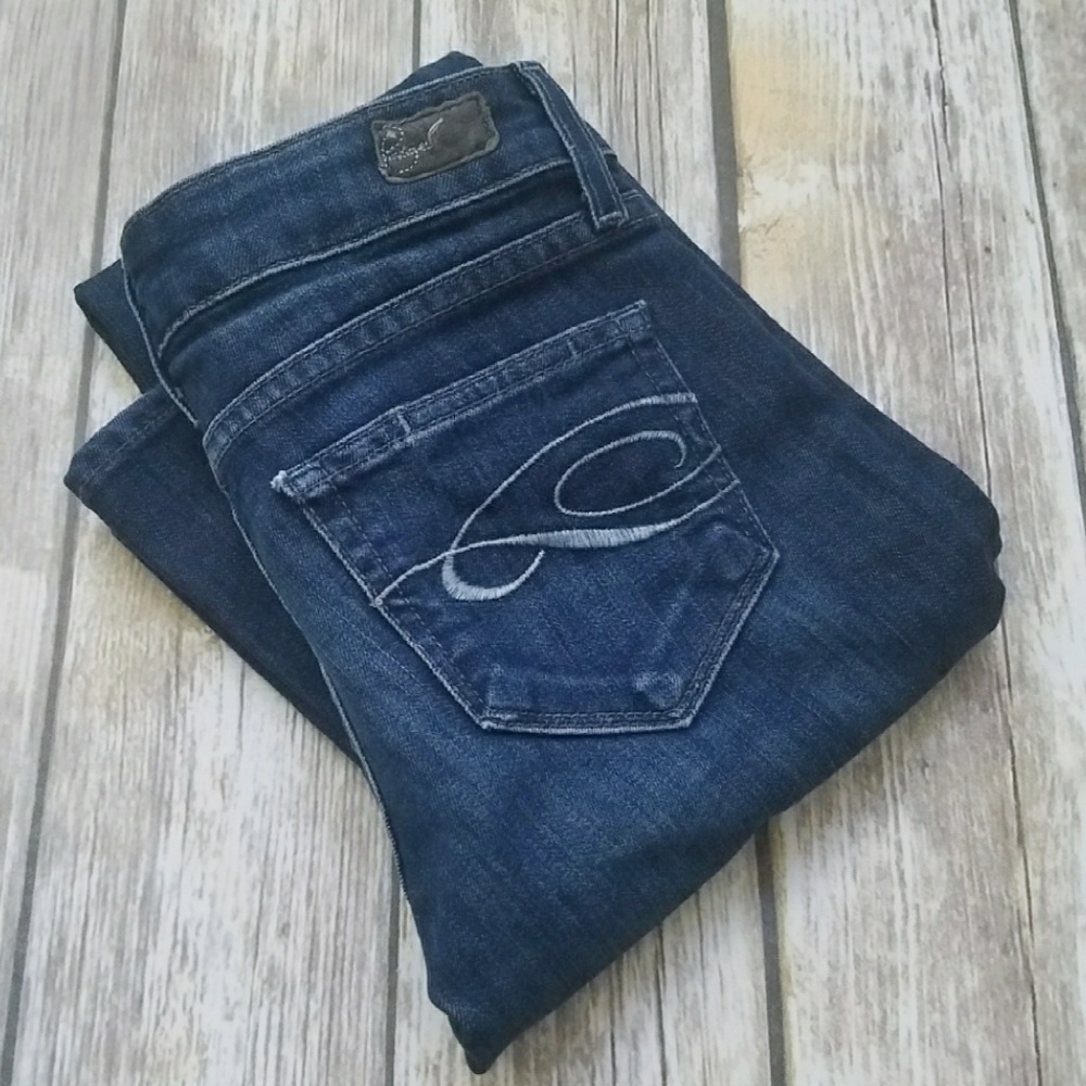 PAIGE Laurel Canyon Size 24 Dark Wash Jean